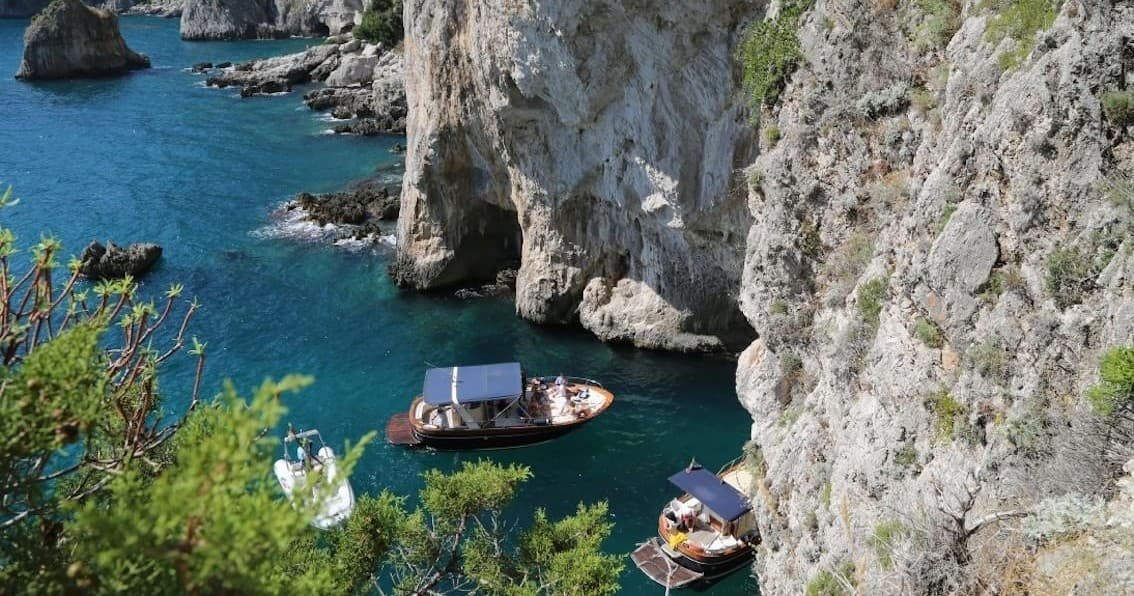 Escursione in barca in costiera sorrentina e Capri da Sorrento