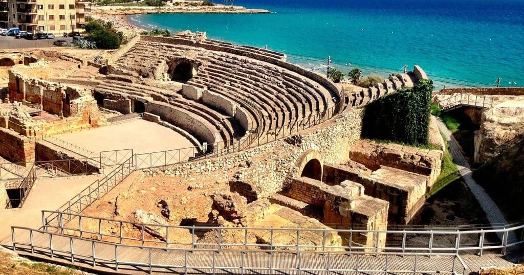 Tarragona and Sitges Full-Day Tour with Small Group and Hotel Pick Up (FD)