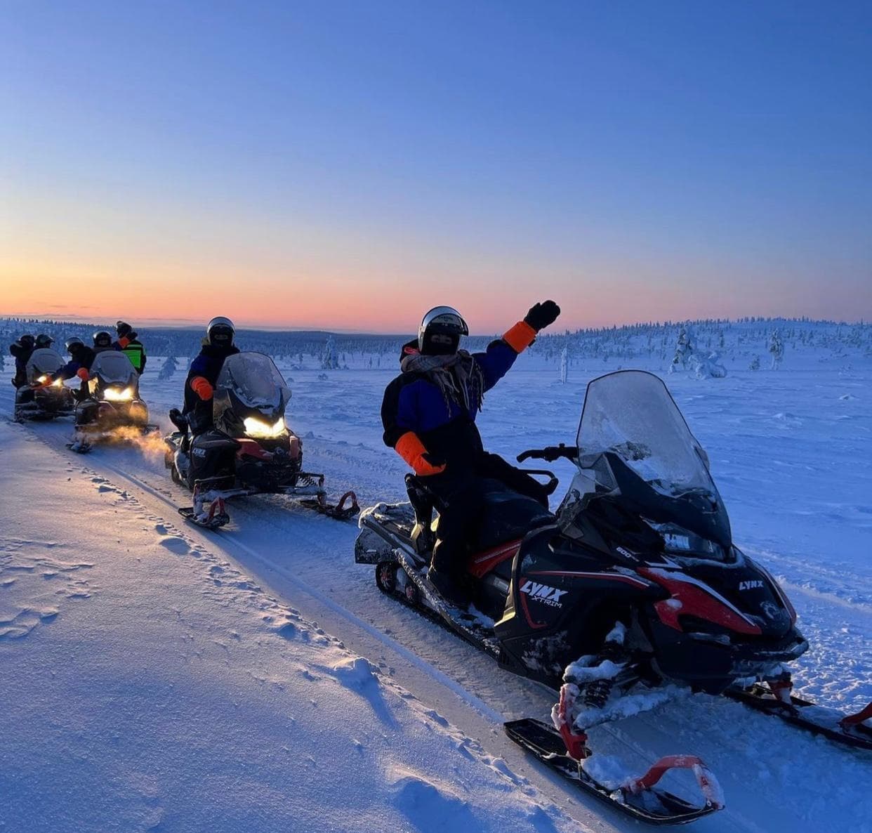 Snowmobile safari to Hideaway cottage, 3 h