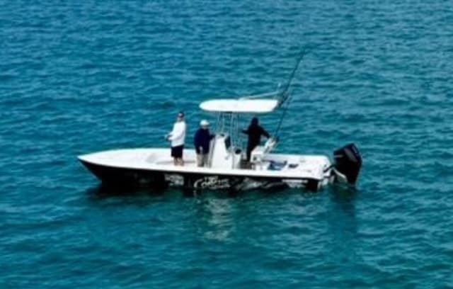 26' Contender Bay Boat w/Mercury 300
