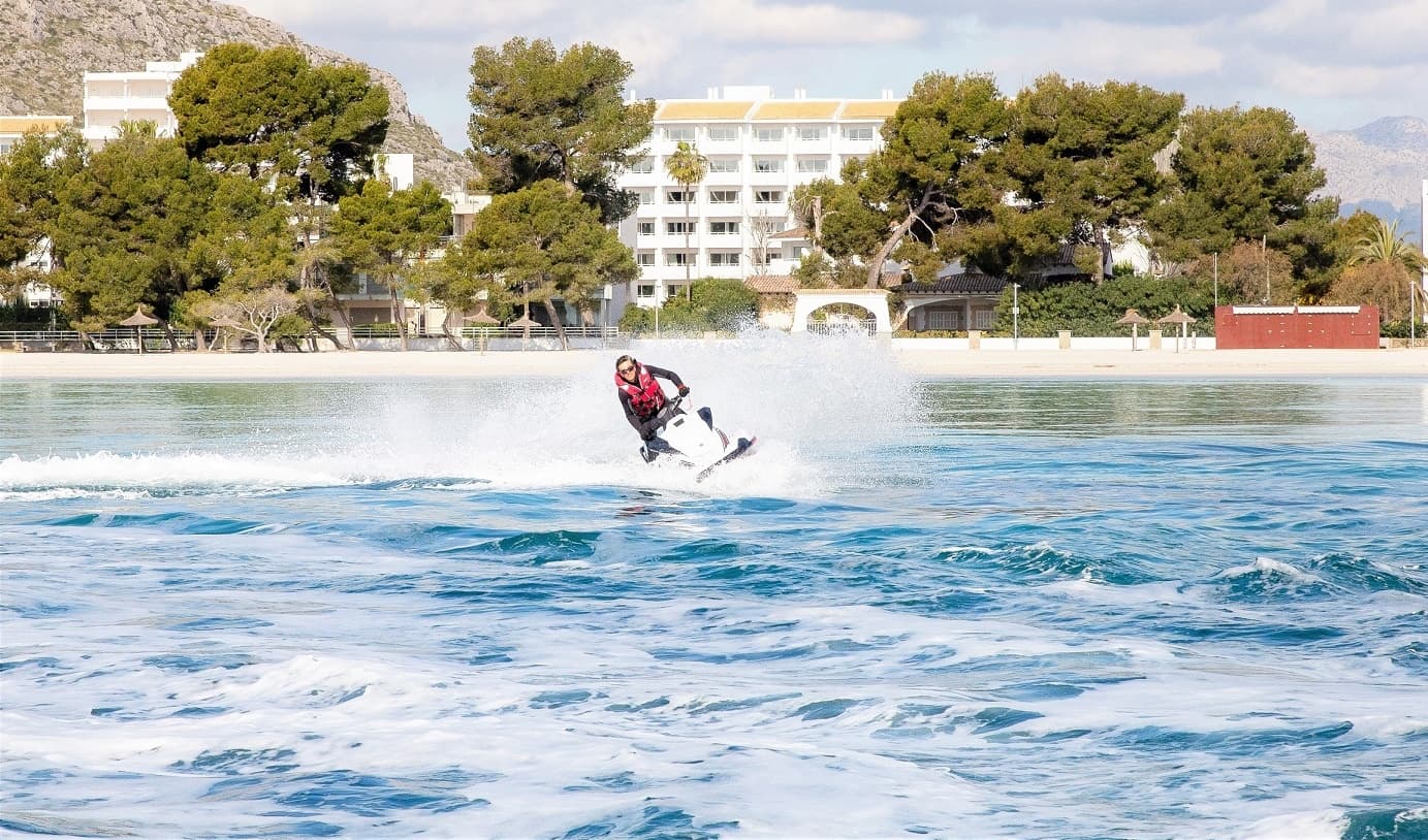 Ruta en moto de agua por la playa de Alcúdia