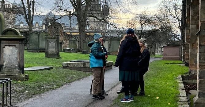 Edinburg : Private Haunted Graveyard Walking Tour