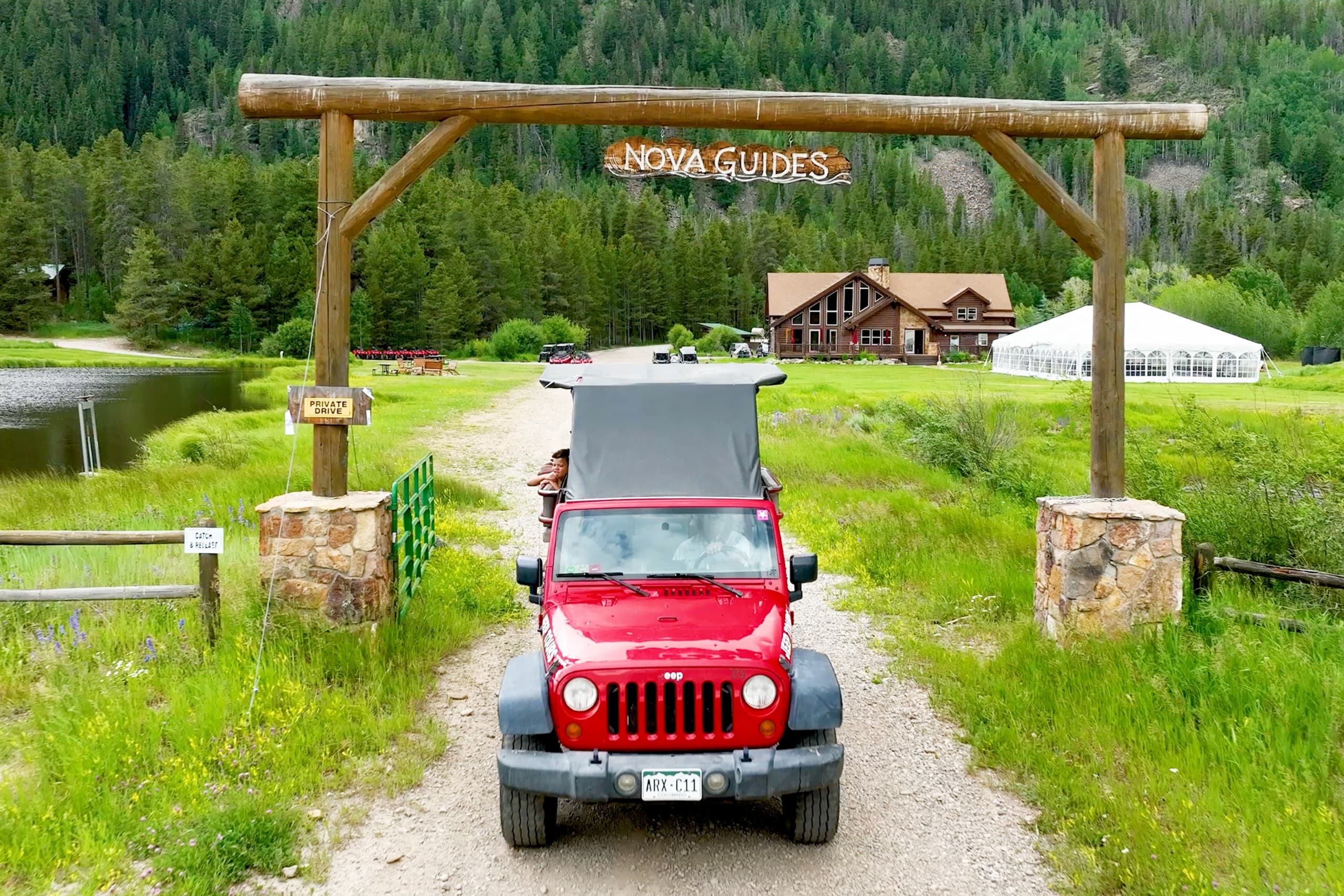 Private Morning Red and White Mountain Jeep Tour with box lunch