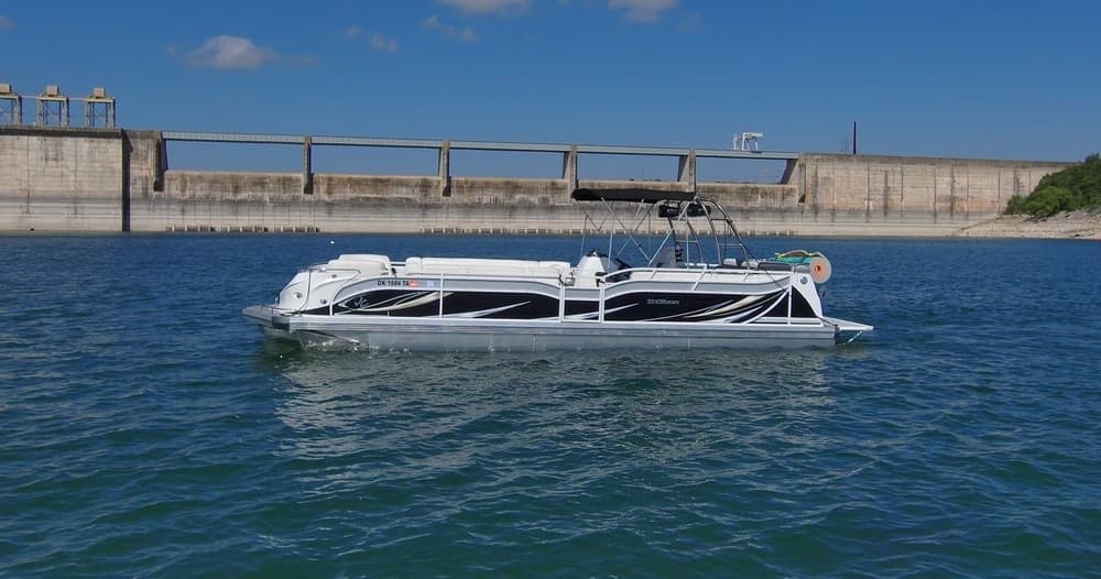 33ft - Fifteen Passenger Luxury Tritoon - Black (Lake Austin)