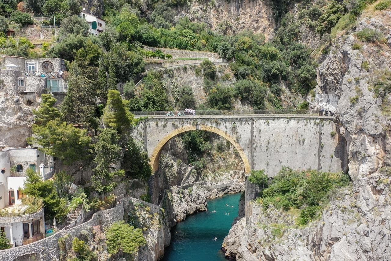 Un tuffo al Fiordo di Furore in Vespa