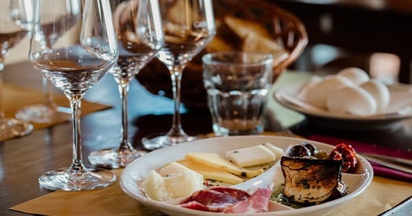Catânia Wine Tasting & Light Lunch Experience