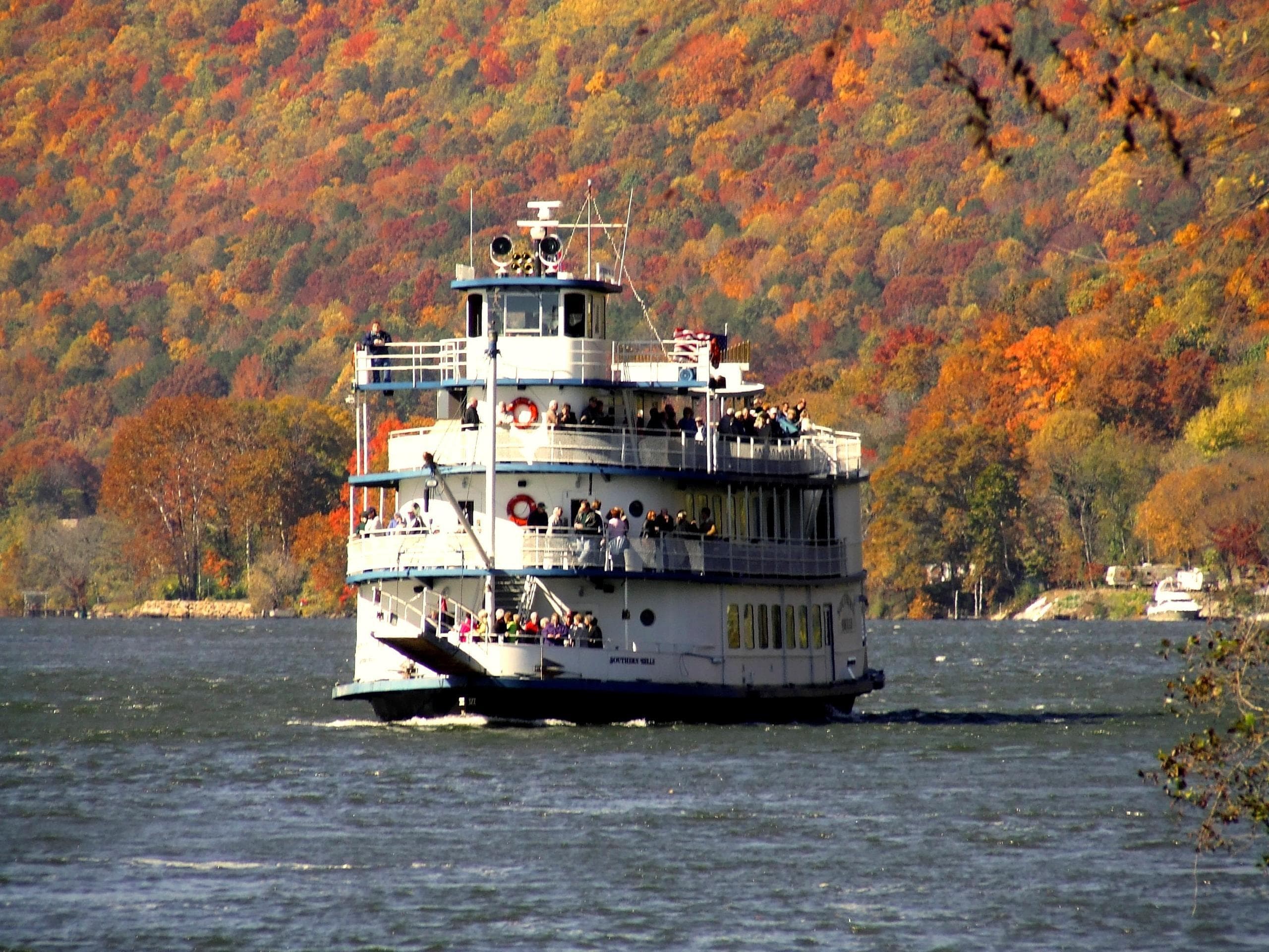 Fall Foliage Lunch Cruise!