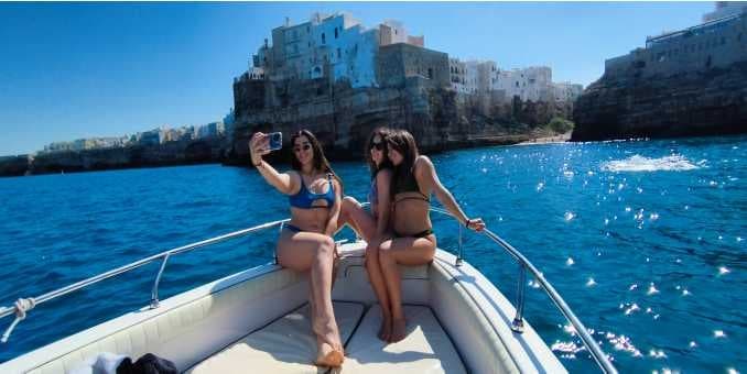 Boat Group Excursion in Polignano a Mare