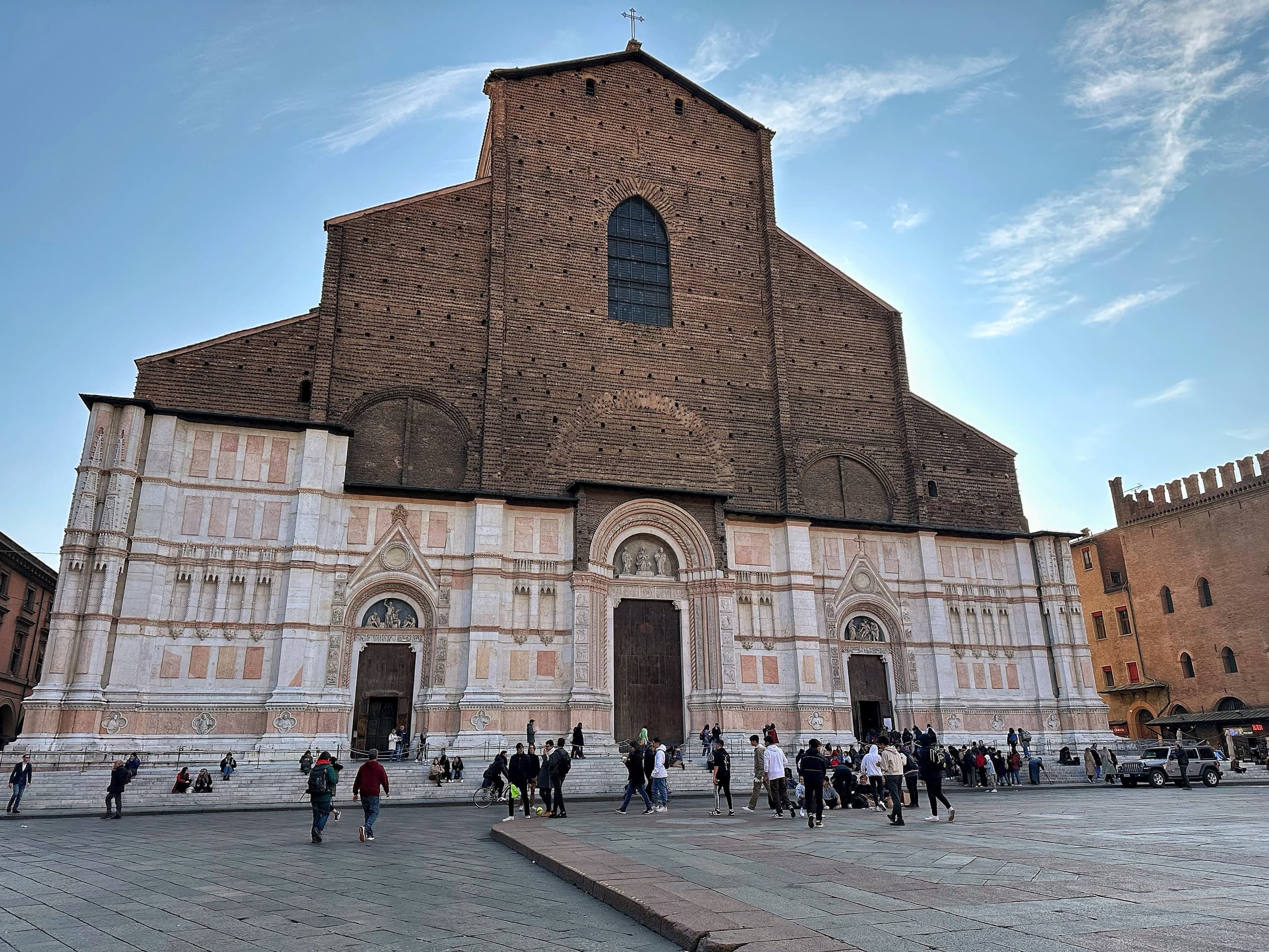 Bologna: Historical Highlights Walking Tour with Local Guide