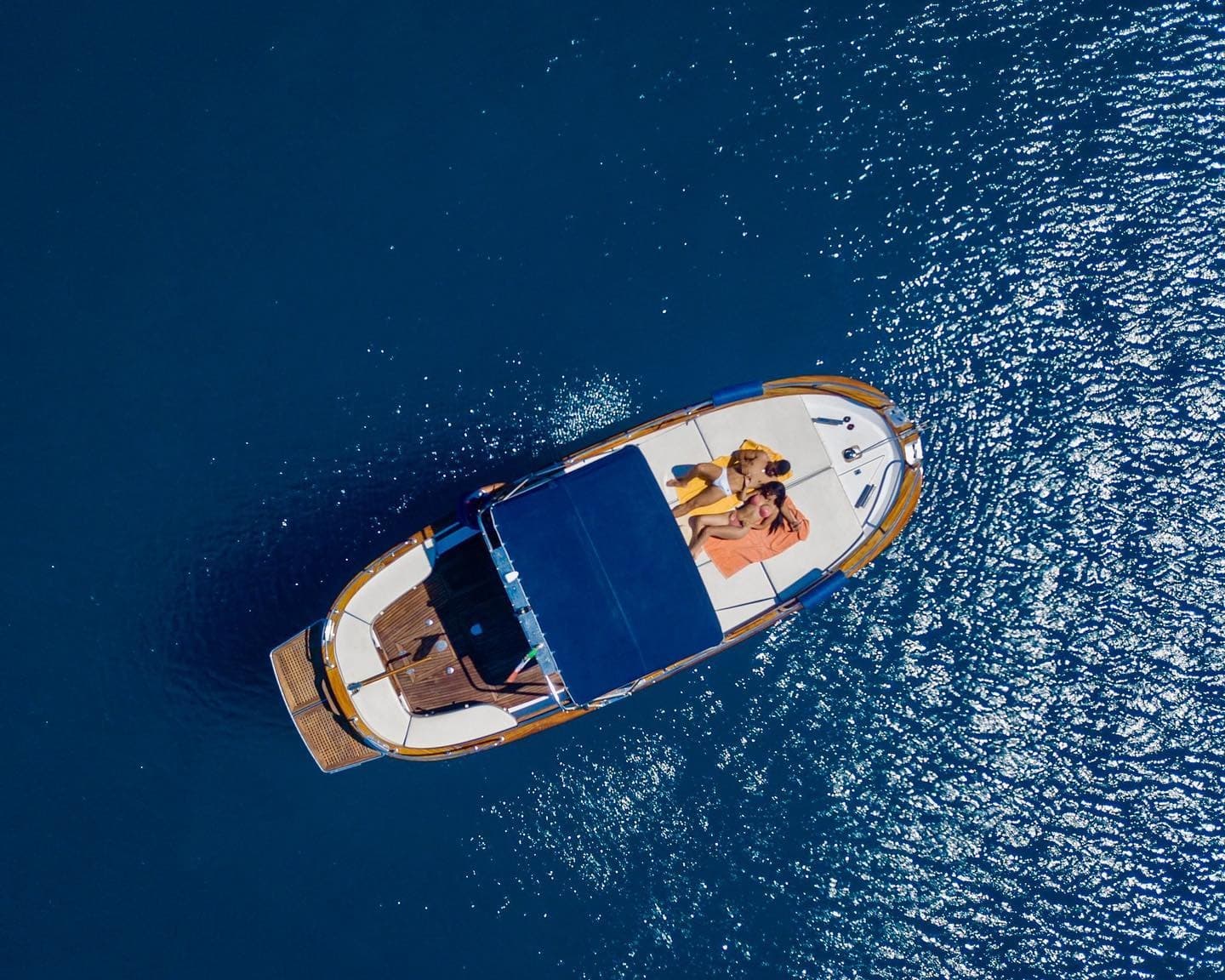 Tour su Gozzo Fratelli Aprea 750 Open • 7.5m •