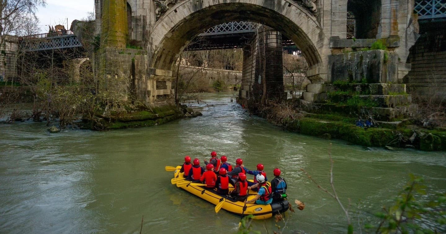 Sunset Urban rafting Tevere