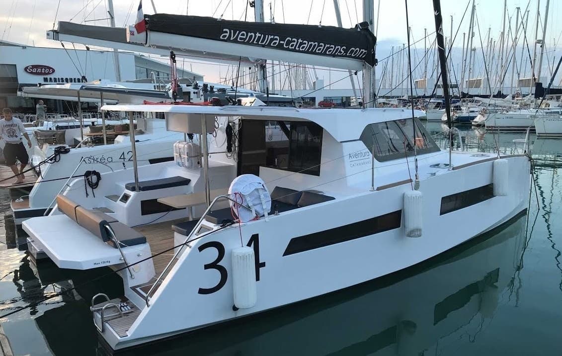 Tour Privato di 3,5 ore con Catamarano a Vela Aventura 34