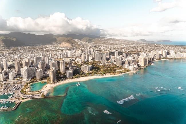 18 Minutes SHARED Helicopter Tour in Honolulu