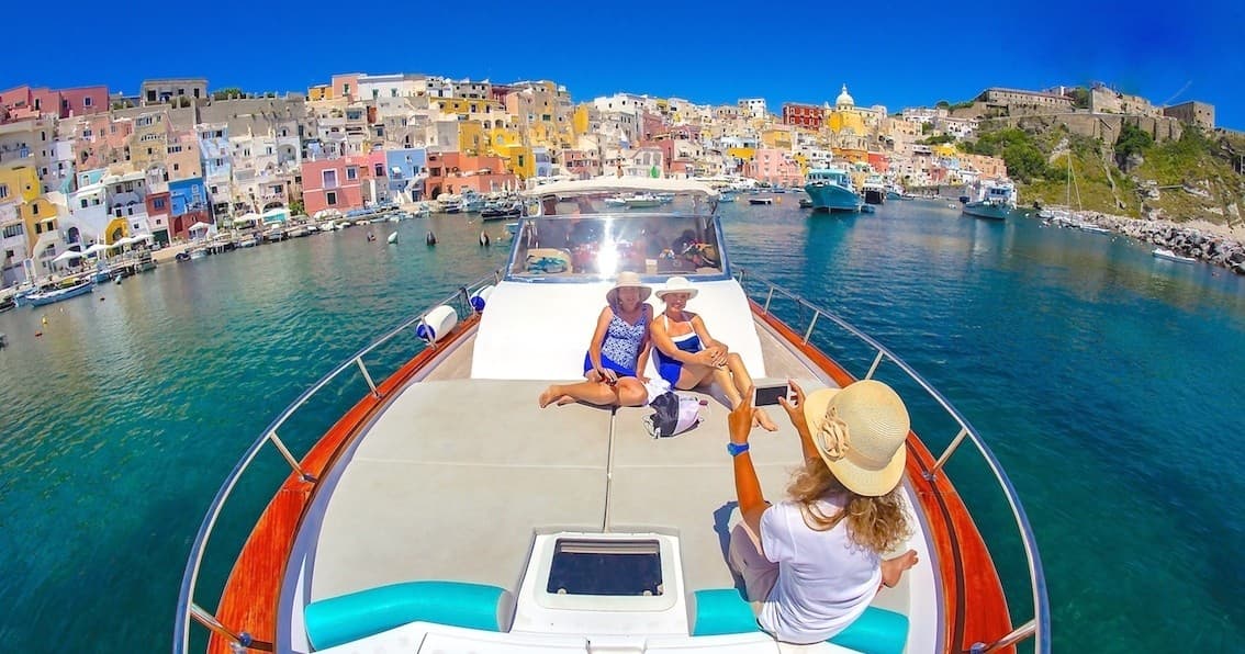 Escursione in barca a Ischia e Procida da Napoli