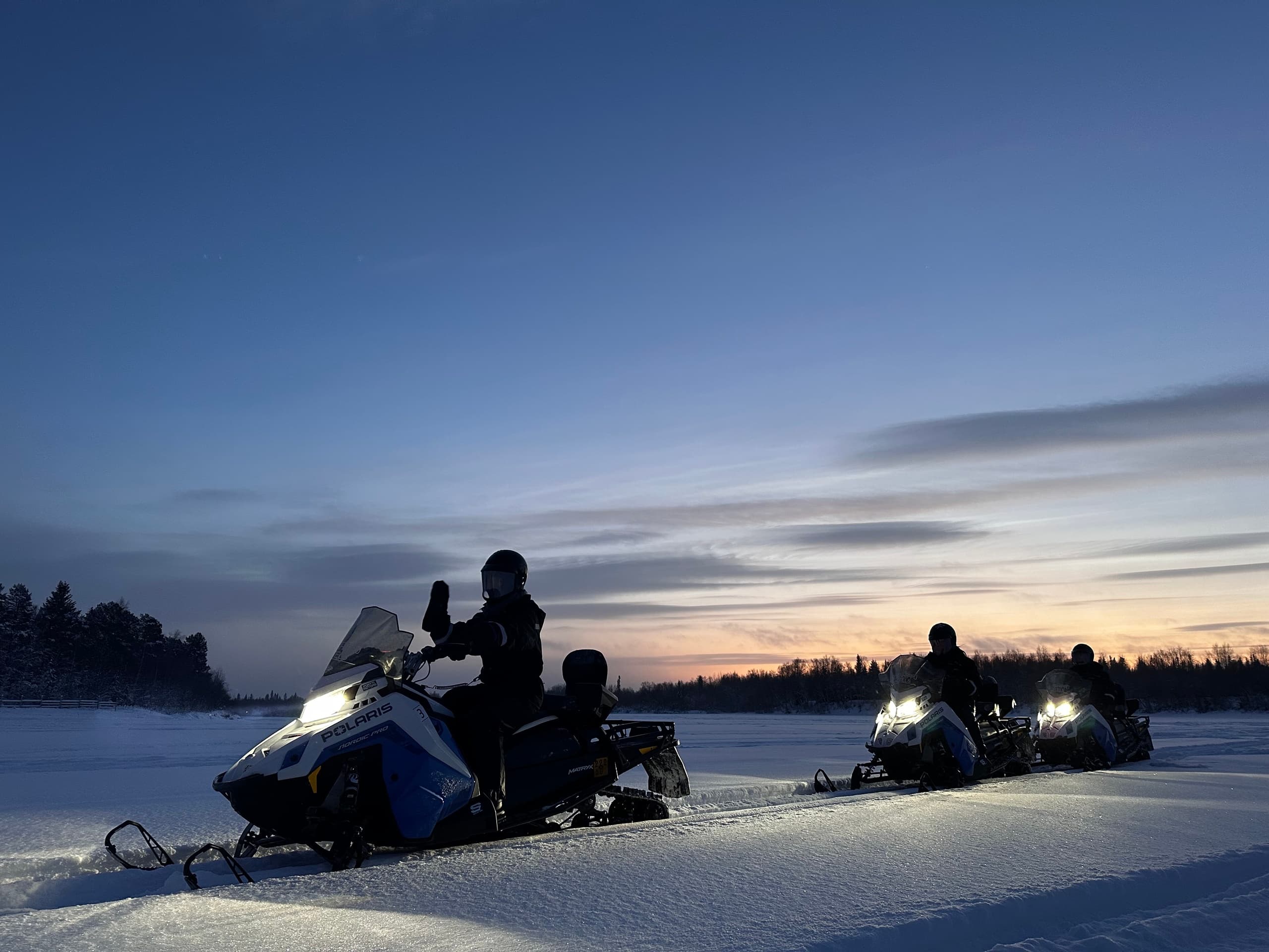Full-day trip by snowmobile 6h