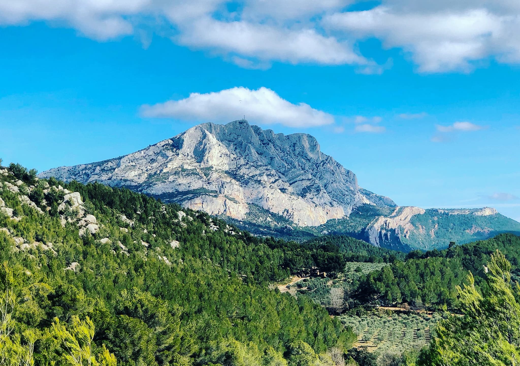 Three day road trip to discover the local markets of Aix-en-Provence, the wine makers of St Victoire, the most picturesque villages of the Luberon, Lourmarin, Bonnieux & Roussillon