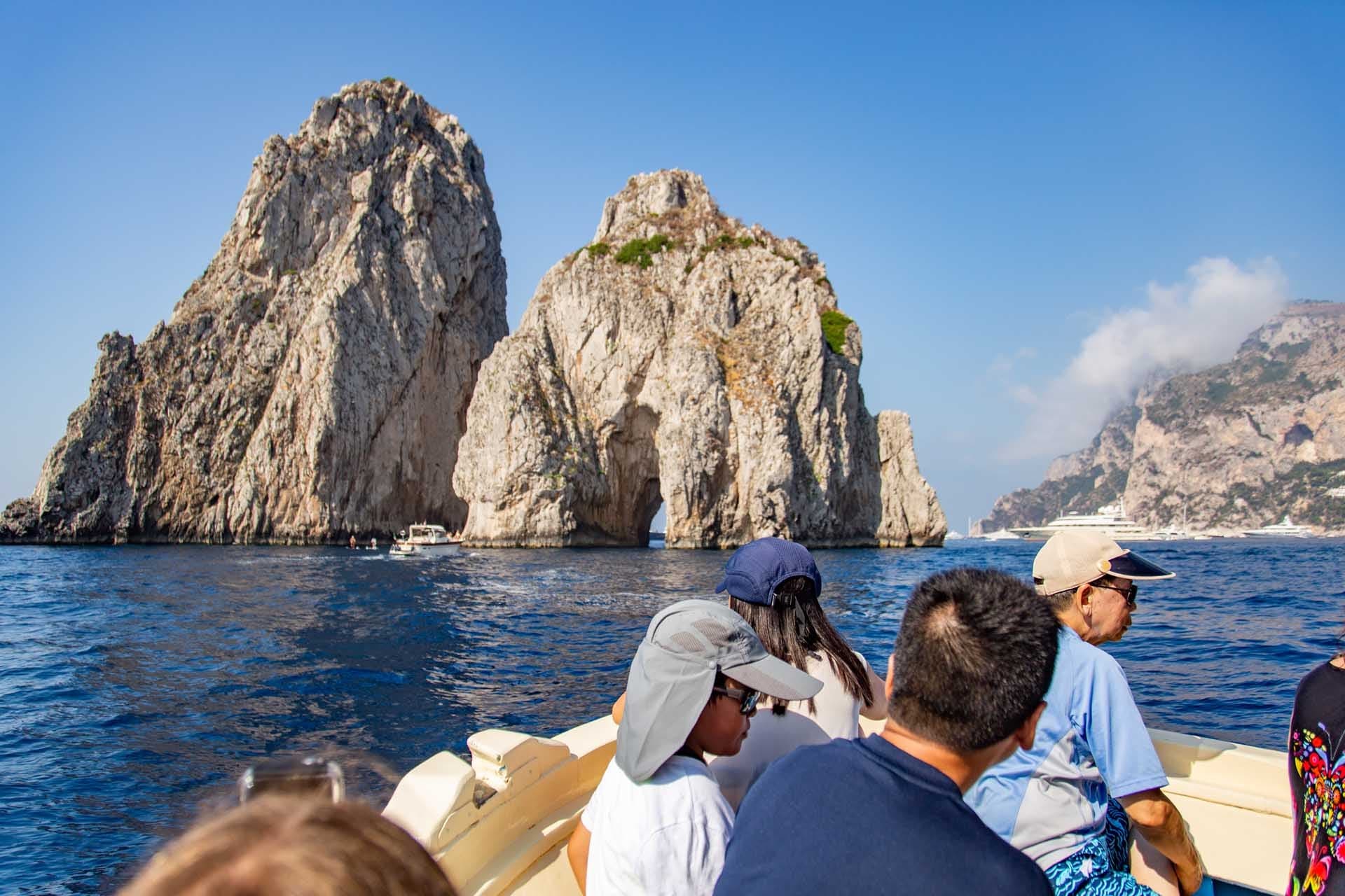 Boat tour and disembark in Capri