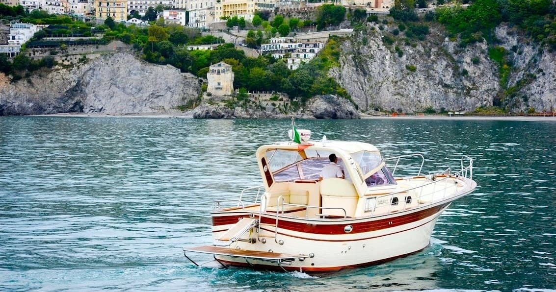 Tour in barca in costiera amalfitana da Salerno