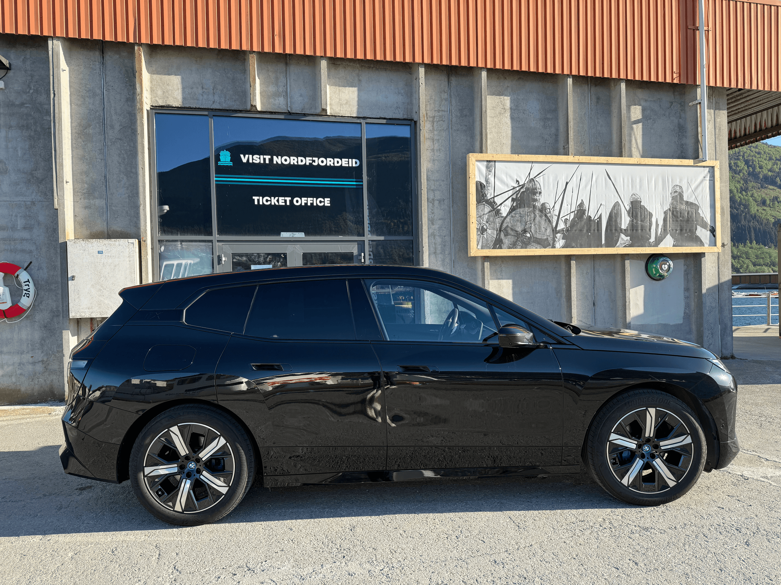 BMW iX40 - 100% Electric