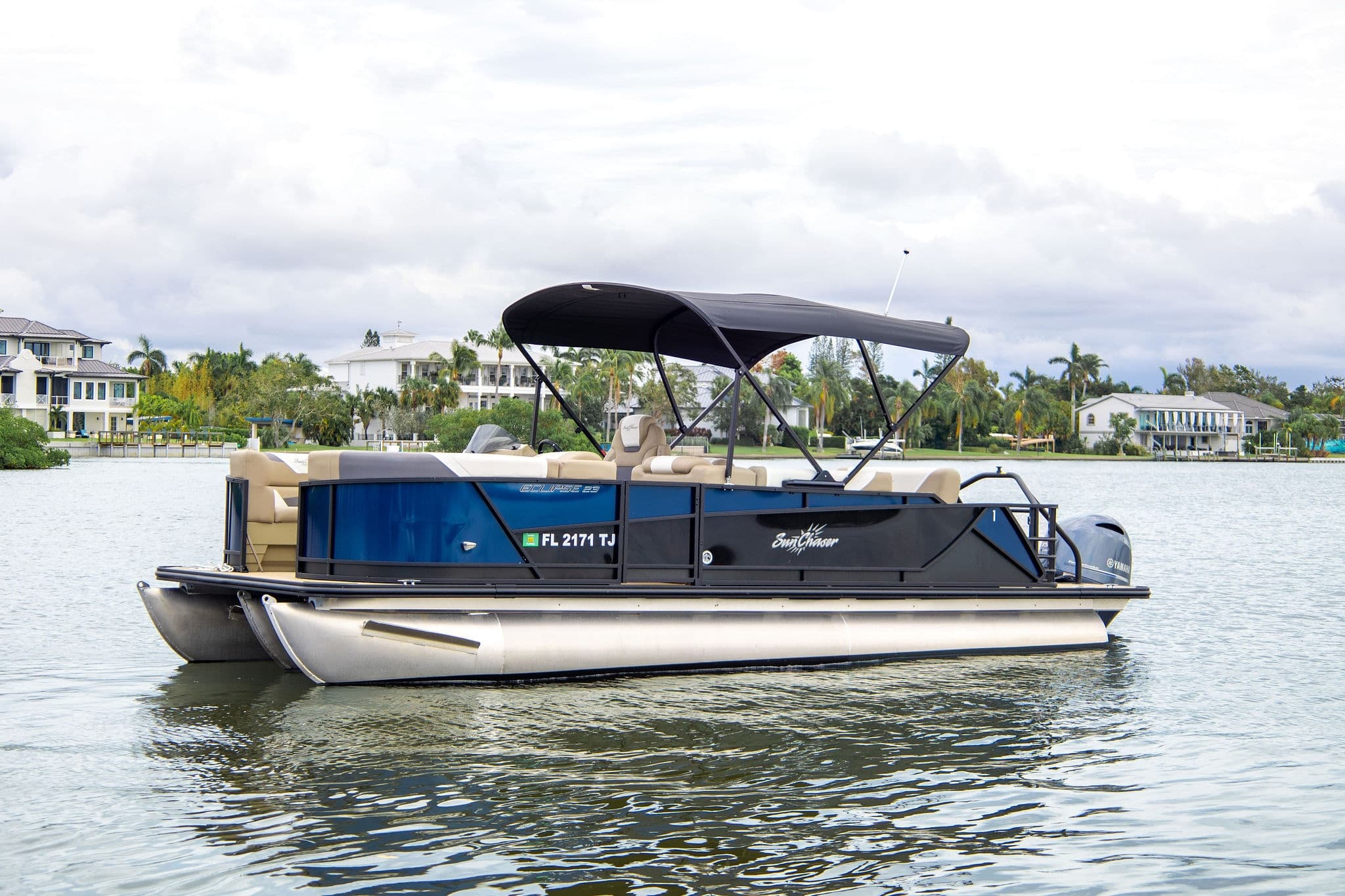 26' Tritoon - Half Day Rental