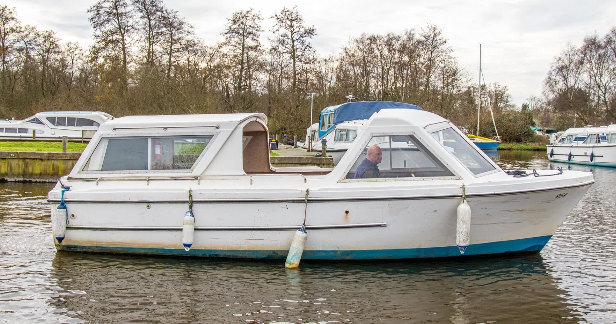 Picnic Boat – Ensign 21 - For 9 People
