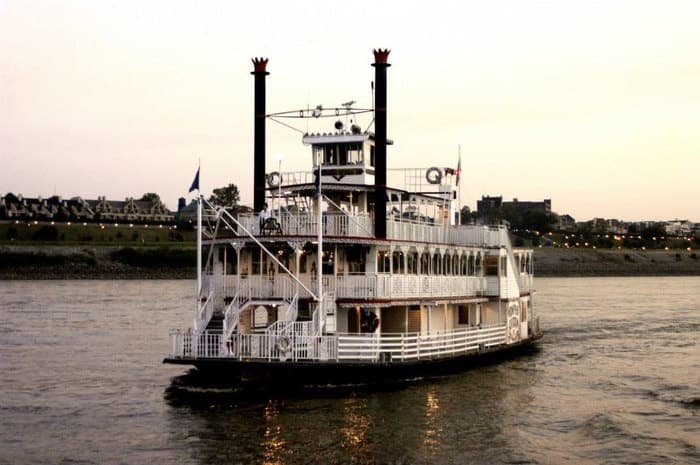 Memphis Discovery Tour with Riverboat Cruise
