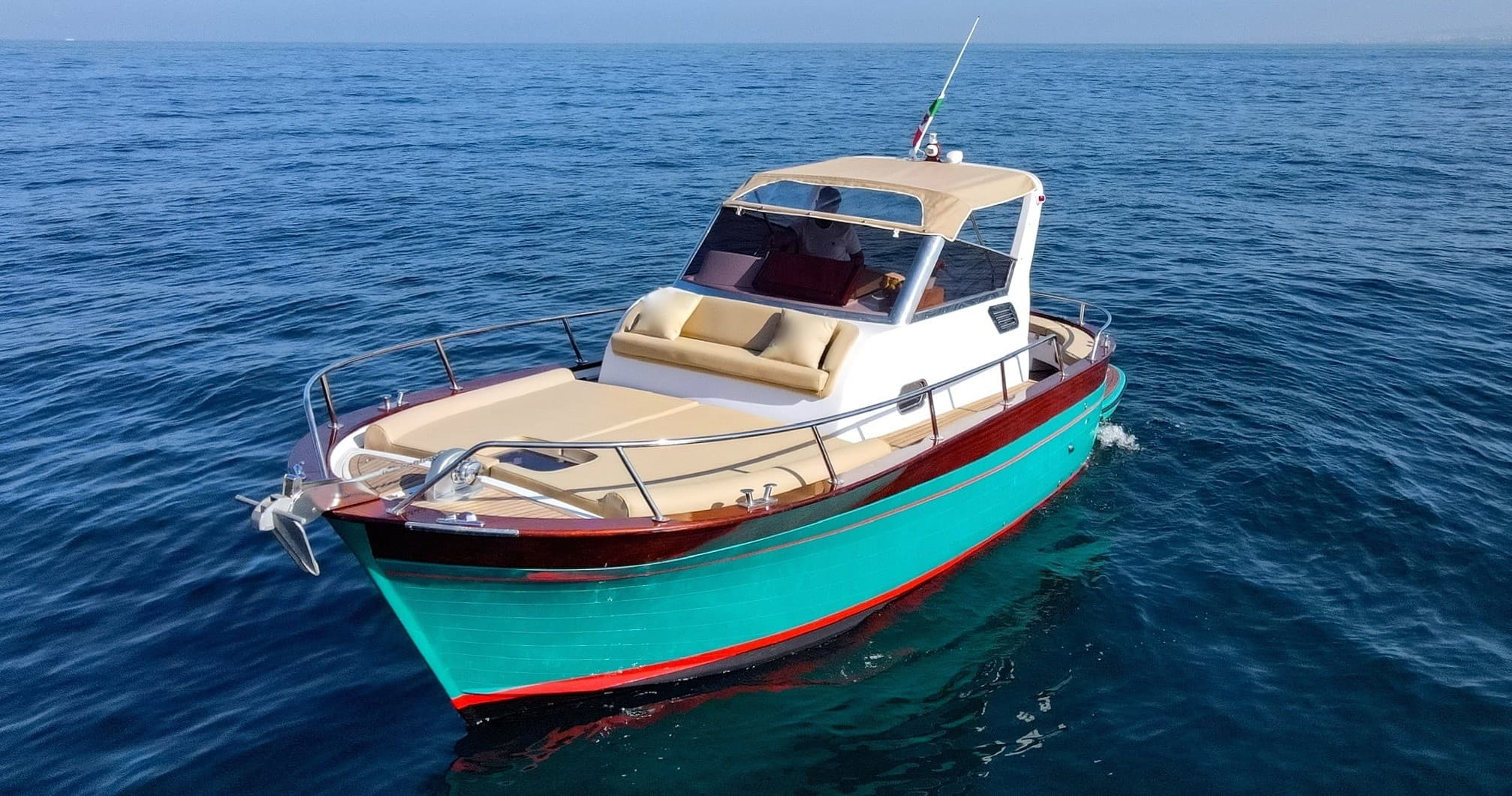Gozzo Jeranto 750 Classic - Tour privato in barca a Ischia e Procida con skipper
