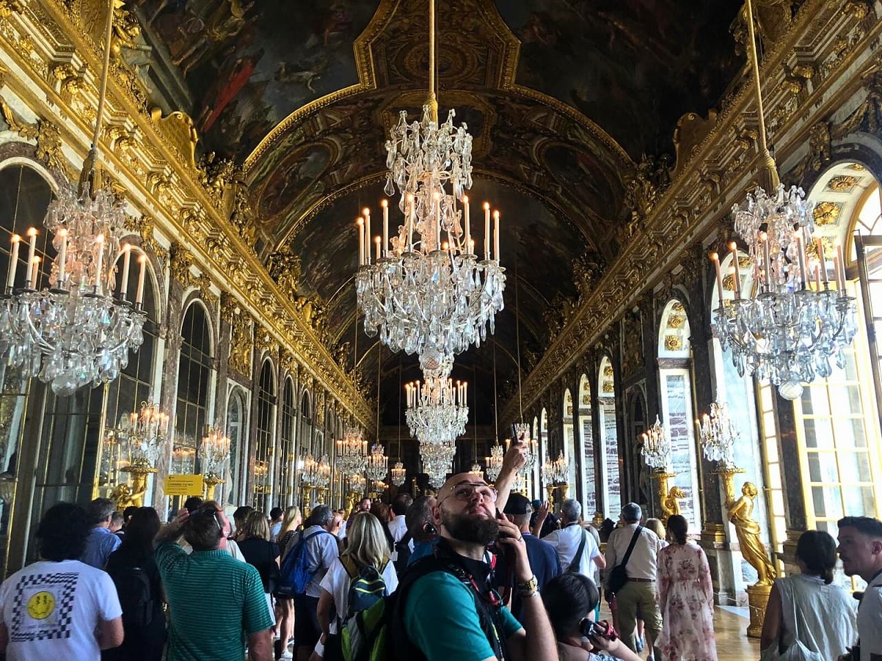 Versailles: Palace & Gardens Guided Tour with Entry Tickets