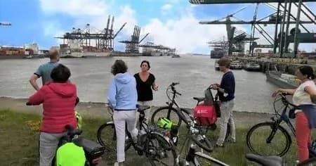 Op de fiets door een Wereldhaven