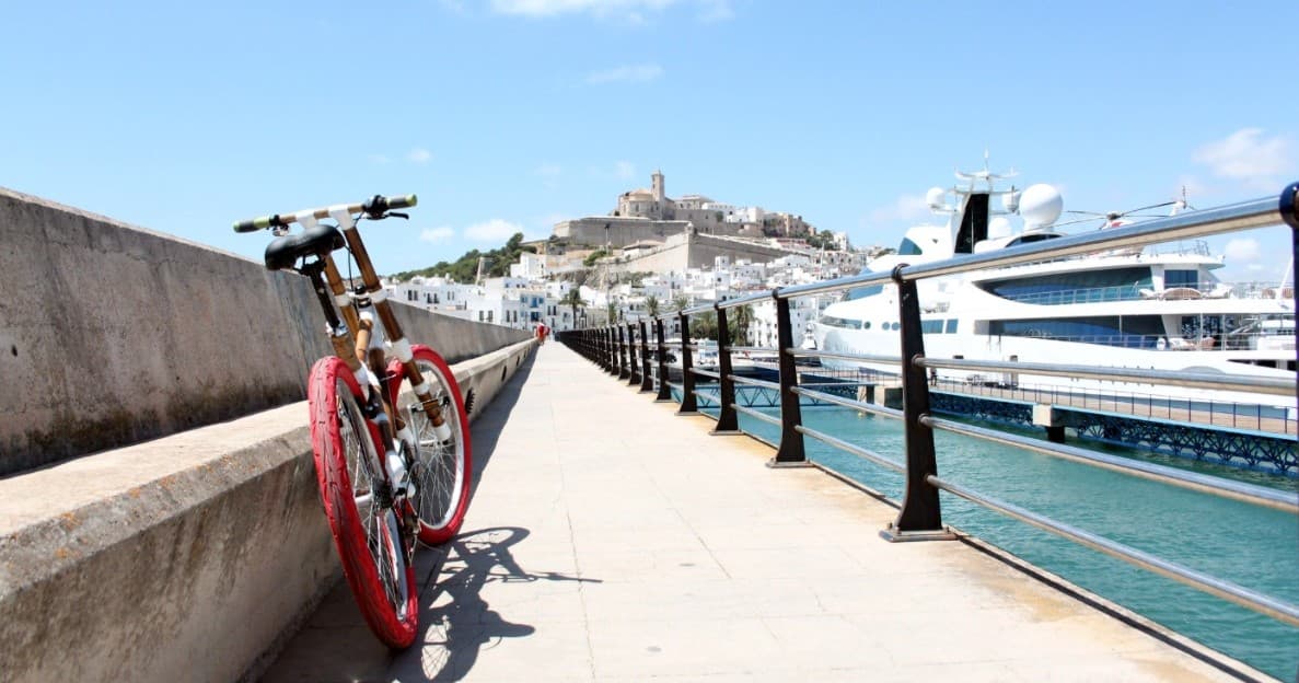 Tour Dalt Vila / Marina