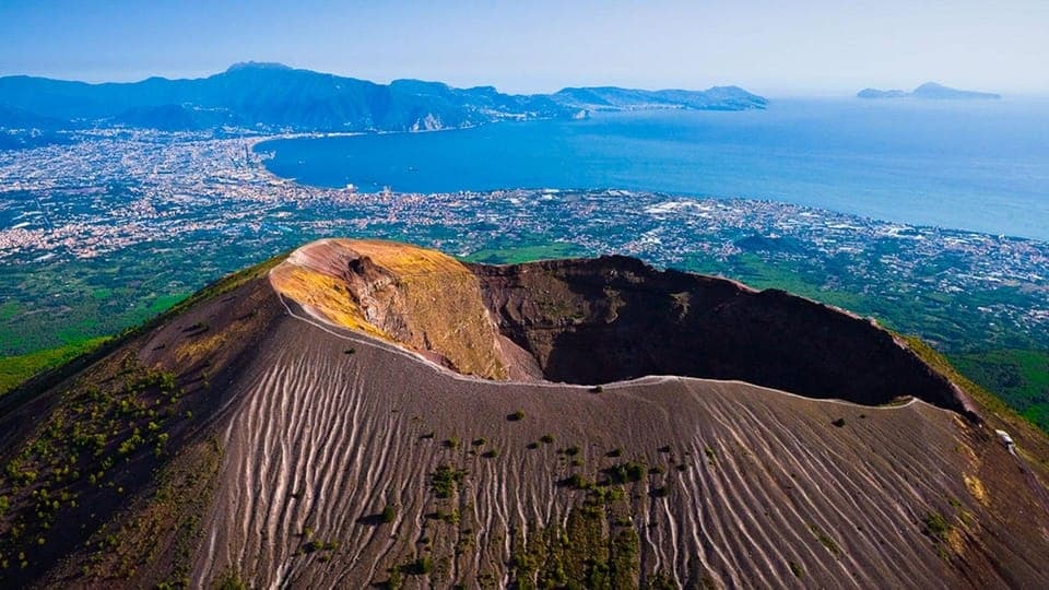VISIT VESUVIUS & POMPEII