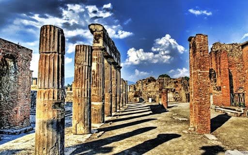 Pompeii: Archeological area private walking tour