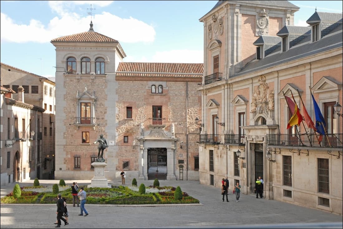 Private Walking Tour - Secrets and Must Sees of Madrid