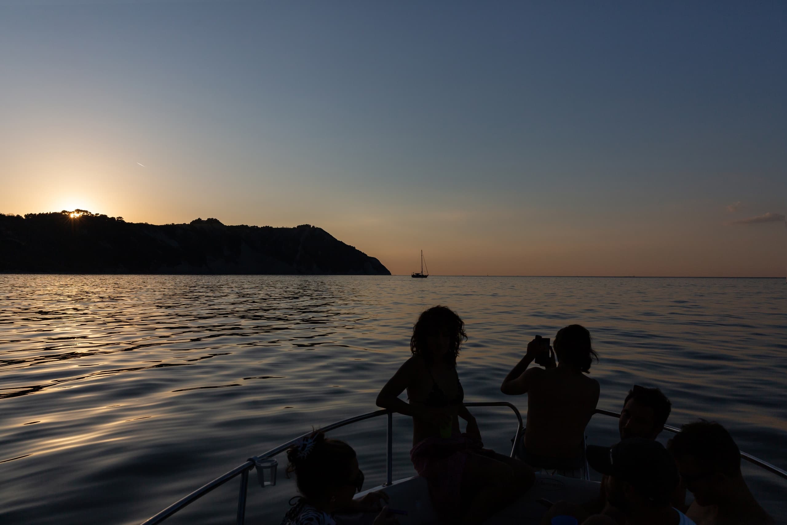 Aperibarca al Tramonto - Barca in Esclusiva