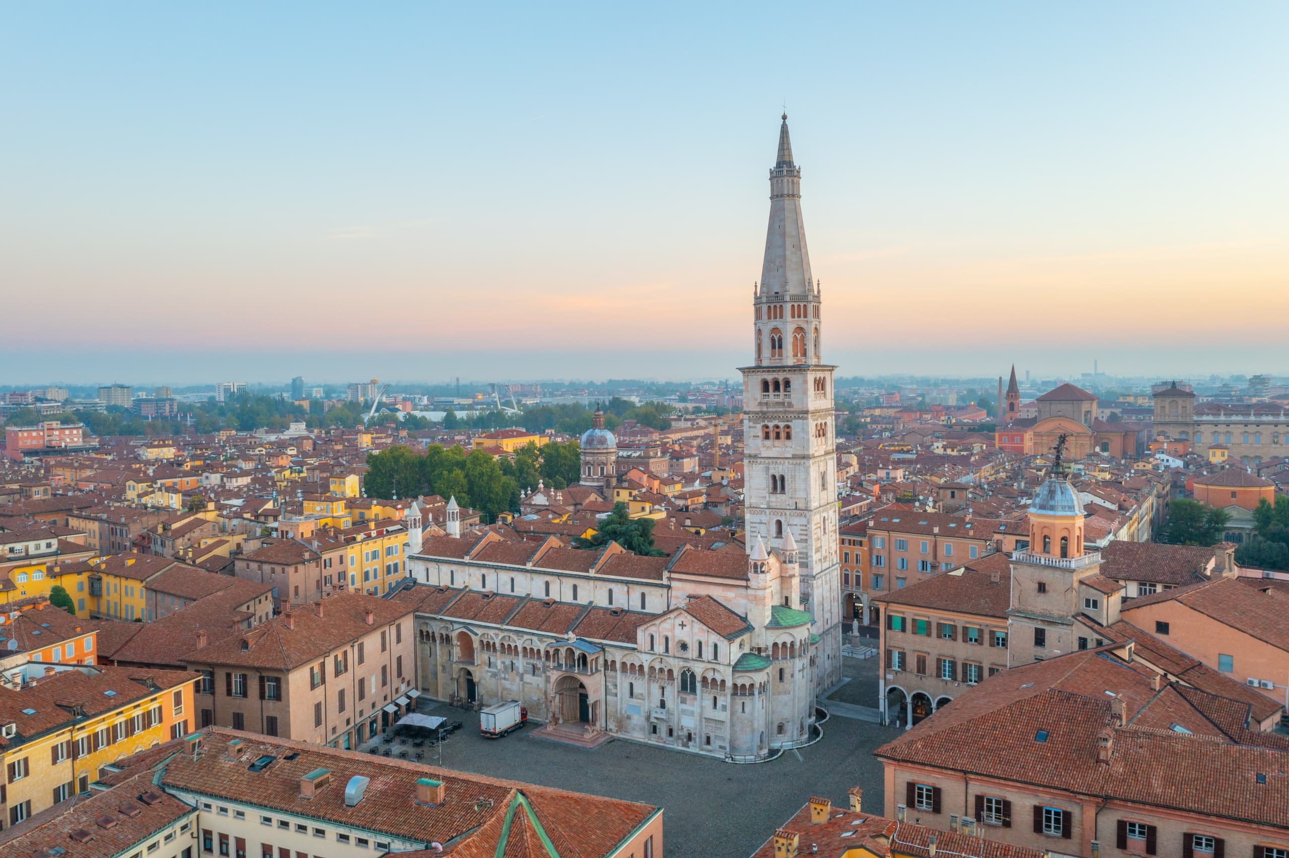 Modena City walking tour