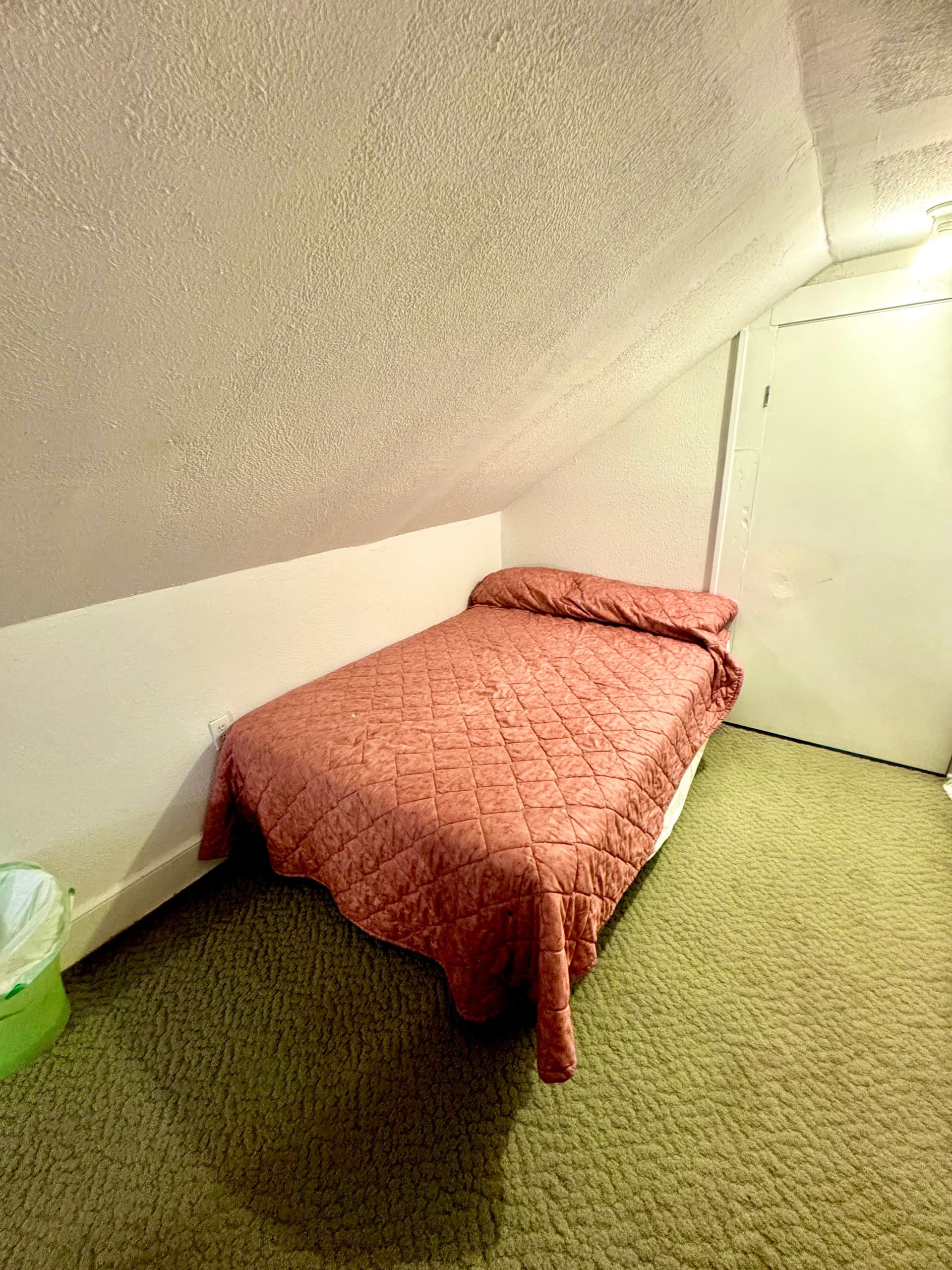 Semi-Private full size bed - Glasgow