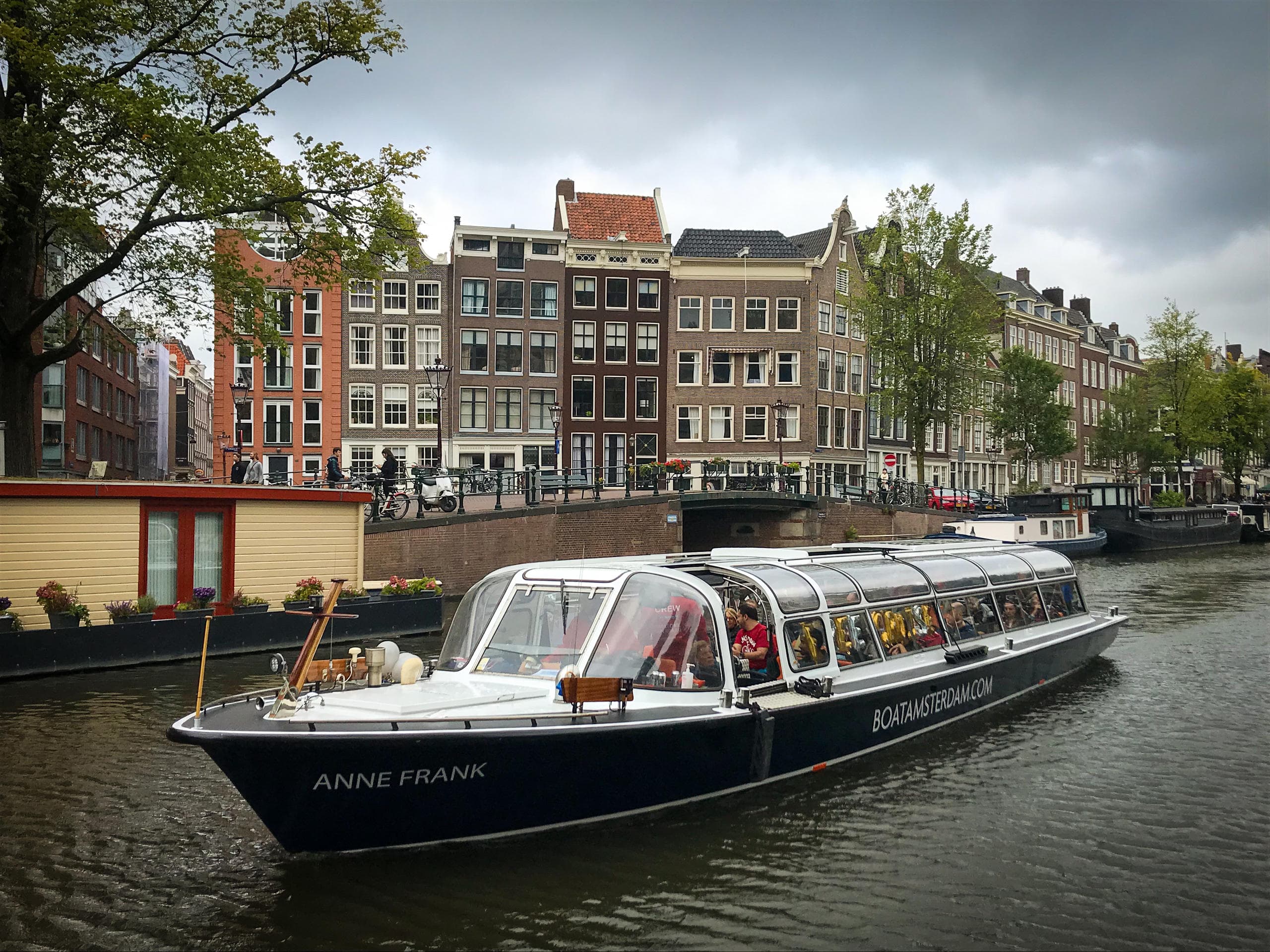 Traditional Cruise with Live Guide