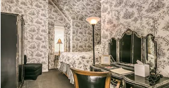 The Signal Mountain Room (Check In 3pm-9pm)