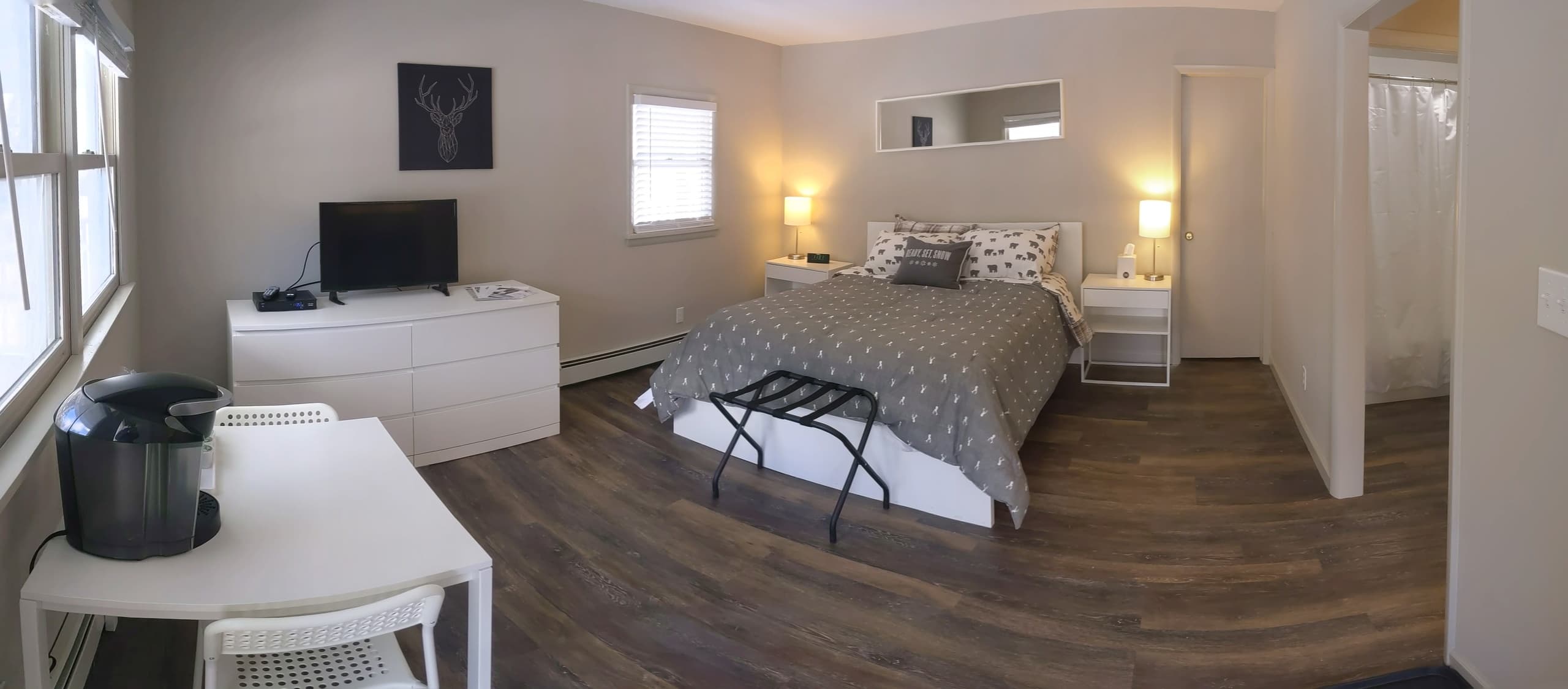 Catamount Lodging - Pond View Room 8