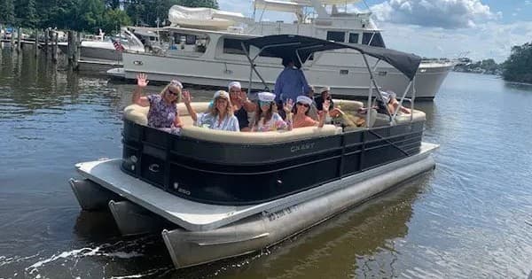 26’ Crest Tritoon