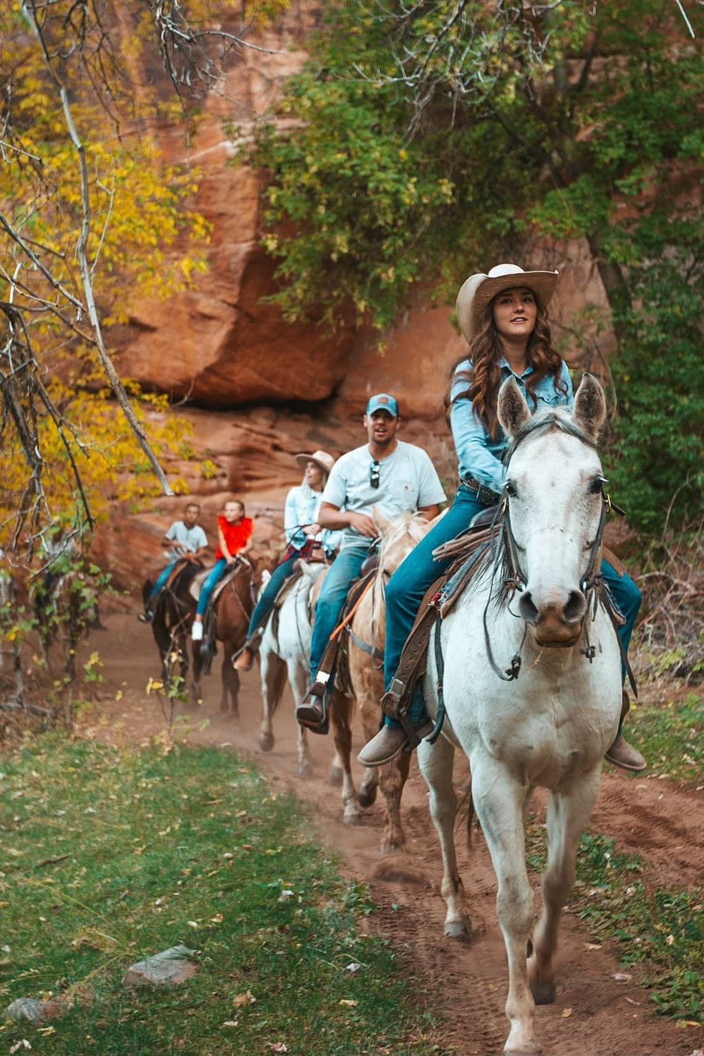 Horse Rides in Cave Lakes Canyon