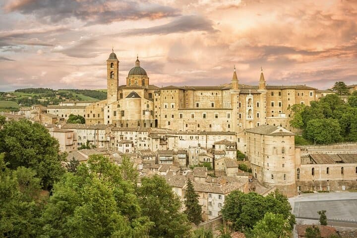 Urbino: Private walking tour and Palazzo Ducale