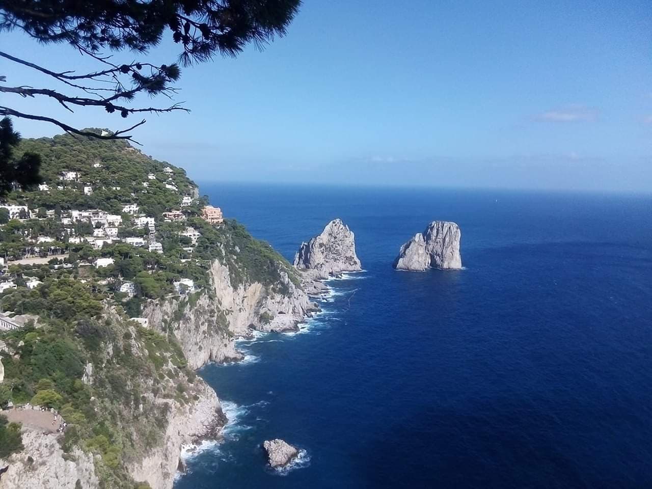 Capri con giro in barca e pick up da Napoli