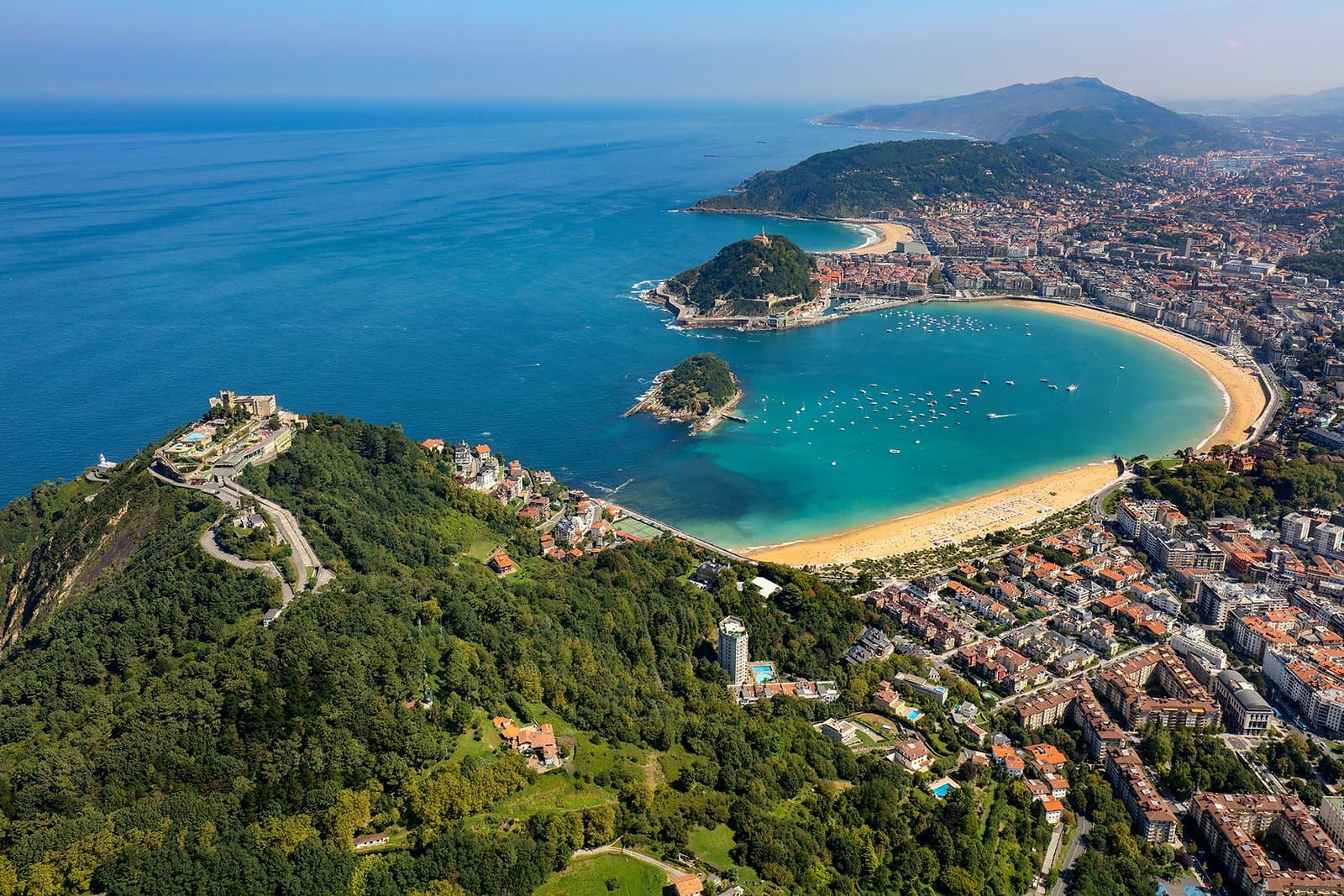 Gaztelugatxe y San Sebastián en minibús desde Bilbao