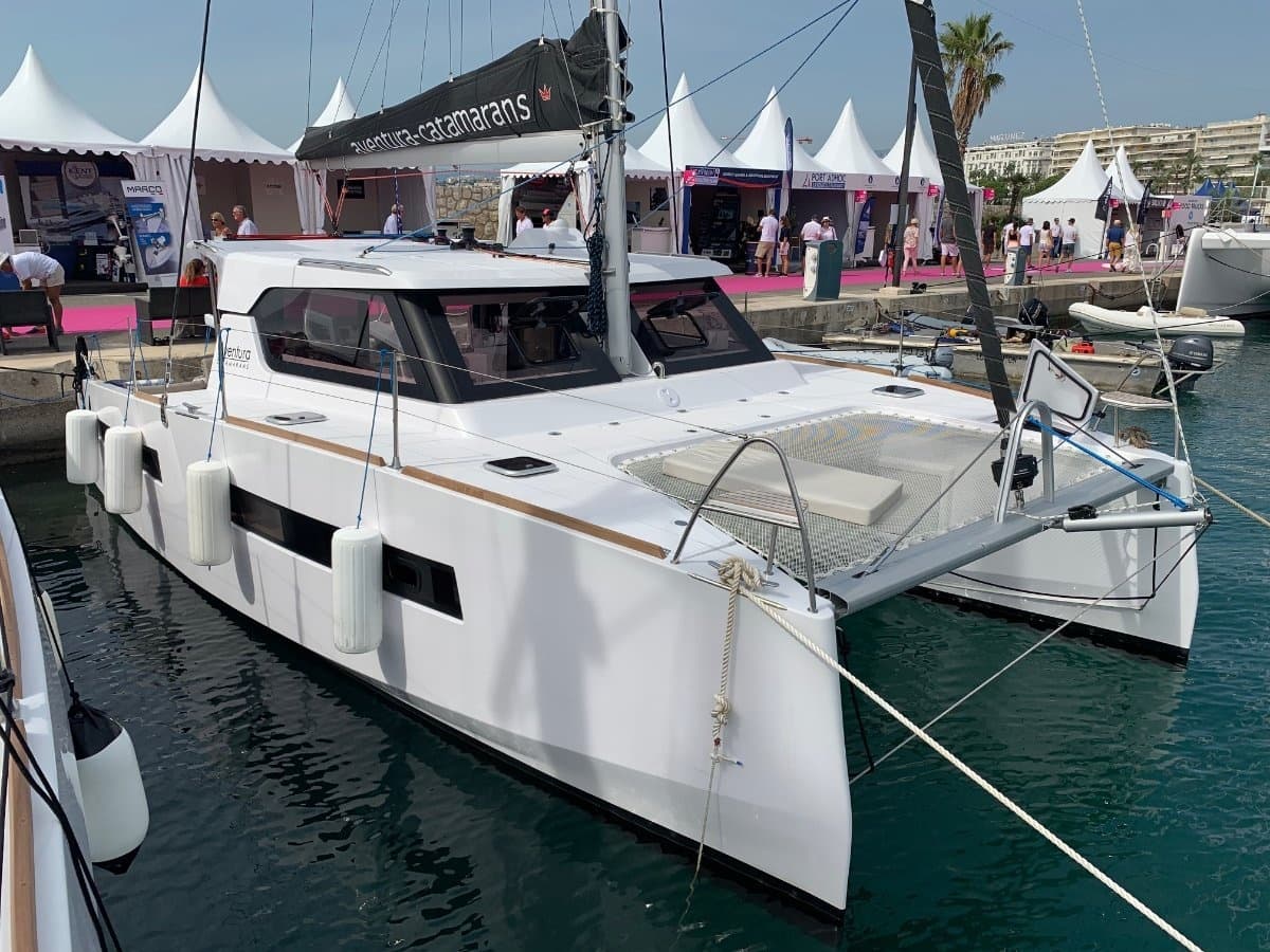 Tour di 7,5 ore con Catamarano a Vela Aventura 34