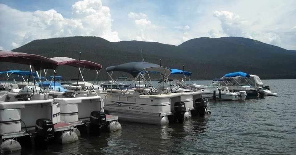 20' Pontoon (No Pets)