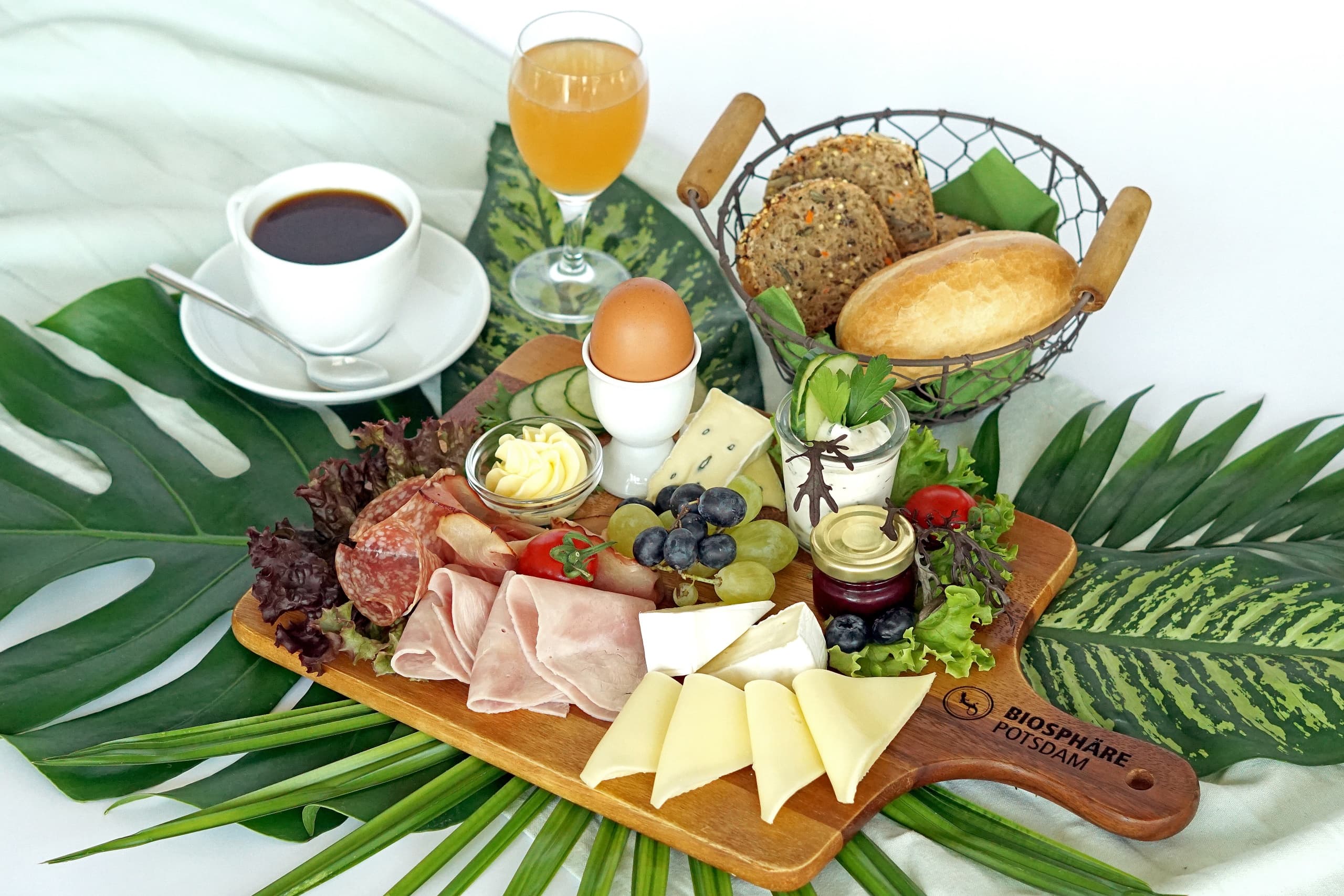Frühstück unter Palmen