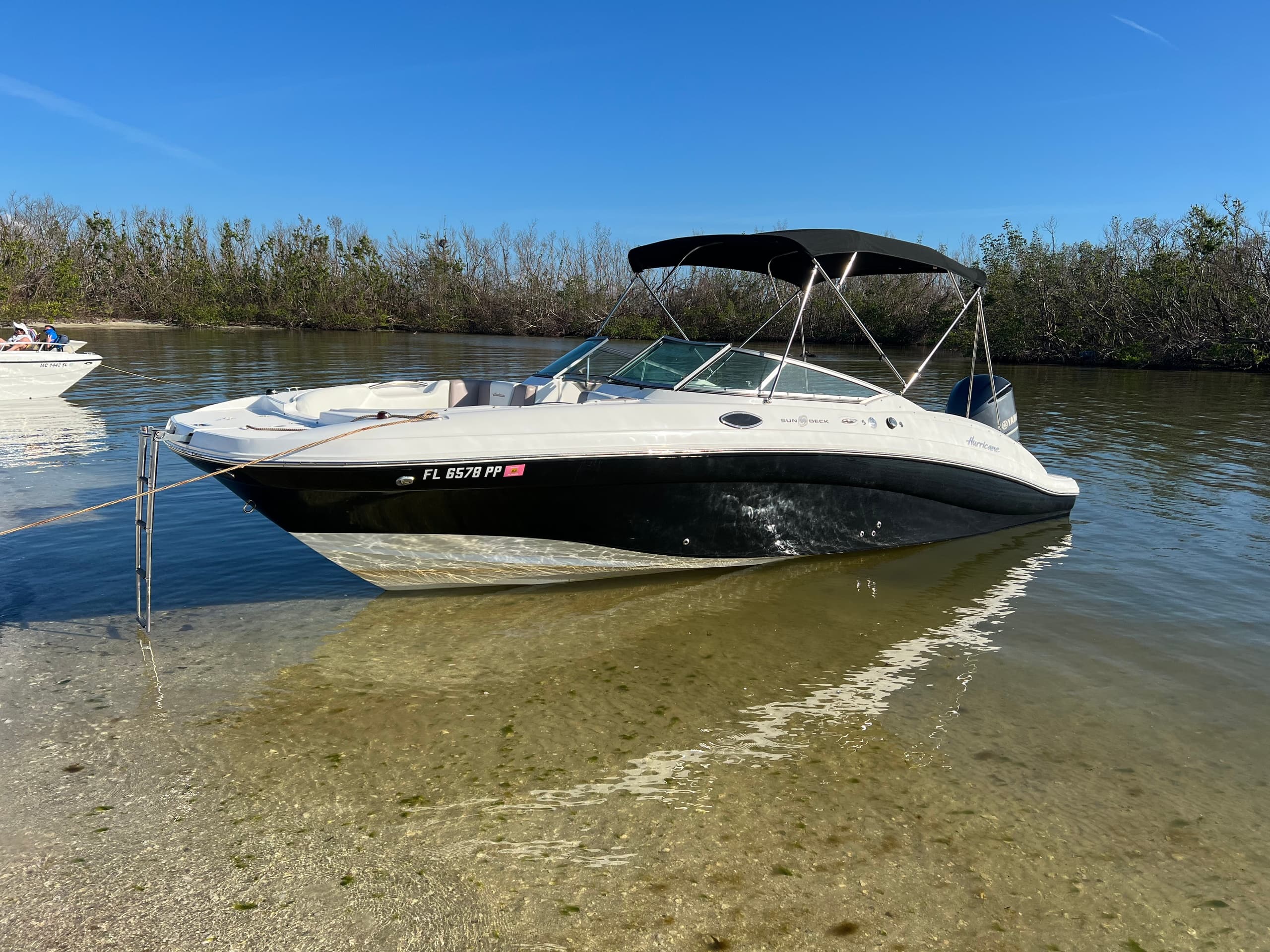 Hurricane SunDeck 2690/350HP