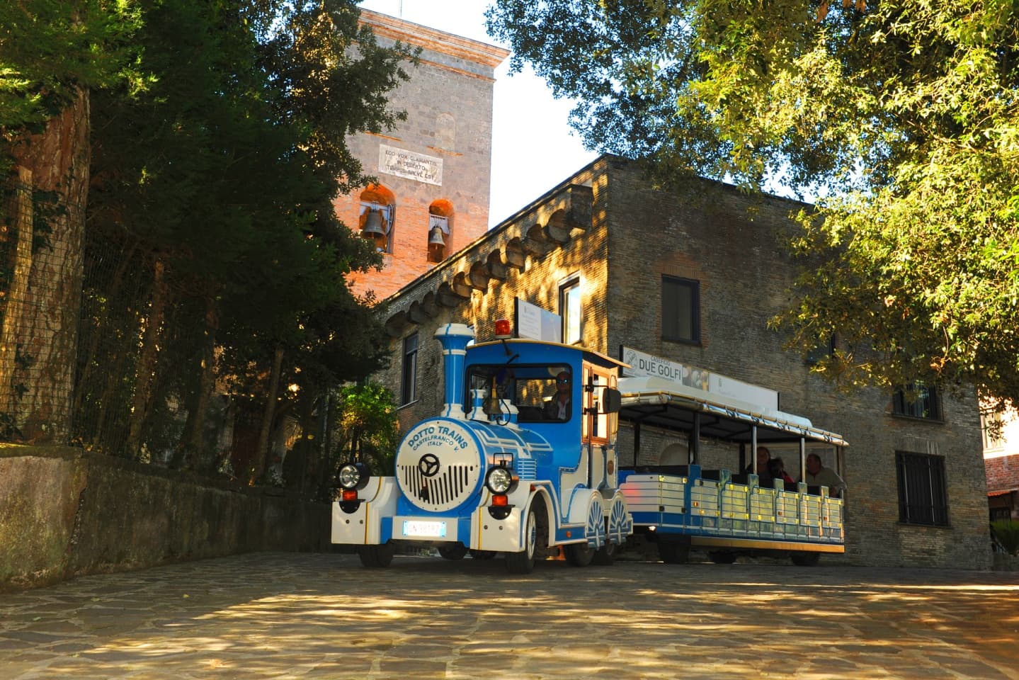 New Due Golfi Train Tour & Tastings