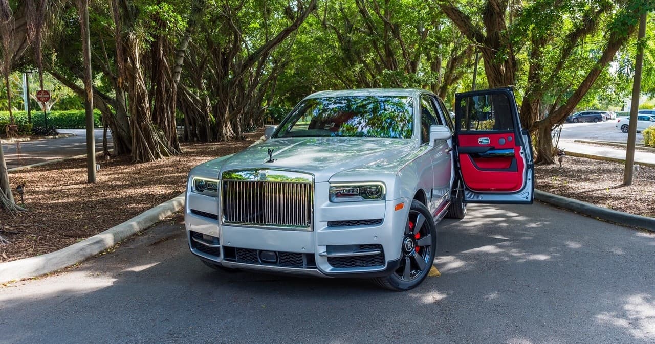 Rolls-Royce Cullinan Chauffeur Service